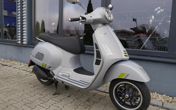 Gebrauchtmotorrad Vespa GTS 300 Super Tech - Bild 3