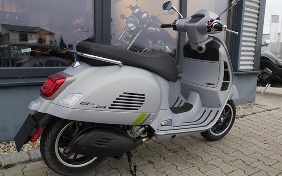 Gebrauchtmotorrad Vespa GTS 300 Super Tech - Bild 4