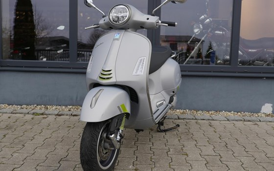 Gebrauchtmotorrad Vespa GTS 300 Super Tech - Bild 7