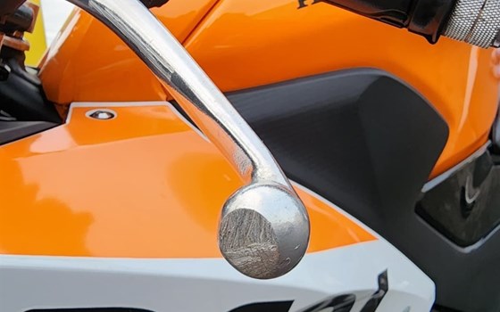 Motorrad Occasion Honda CBR 300 R - Bild 5