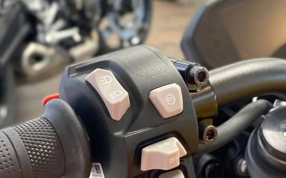 Gebrauchtmotorrad Triumph Street Triple RS - Bild 9