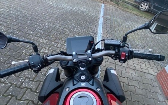 Gebrauchtmotorrad Honda CB650R E-Clutch - Bild 5