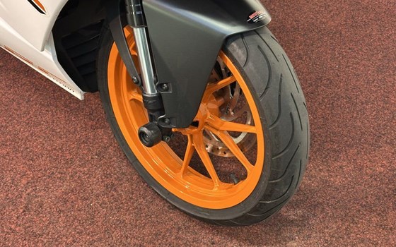 Gebrauchtmotorrad KTM RC 125 - Bild 11