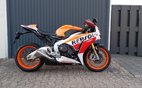 Gebrauchtmotorrad Honda CBR1000RR Fireblade - Bild 1
