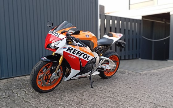 Gebrauchtmotorrad Honda CBR1000RR Fireblade - Bild 2