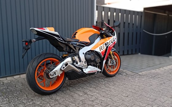 Gebrauchtmotorrad Honda CBR1000RR Fireblade - Bild 7
