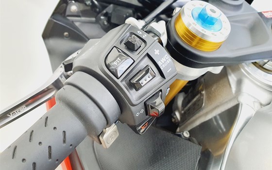 Gebrauchtmotorrad Aprilia RSV4 RF - Bild 11