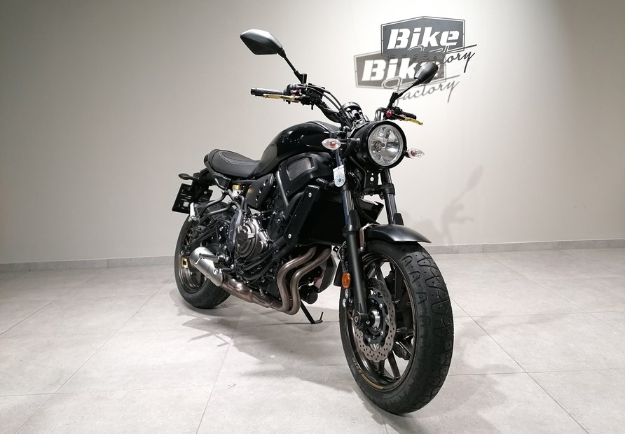 Yamaha XSR700 (schwarz)