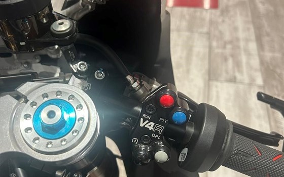 Gebrauchtmotorrad Ducati Panigale V4 R - Bild 4