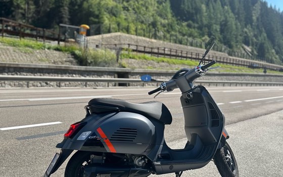 Gebrauchtmotorrad Vespa GTS 300 hpe Super Sport - Bild 1