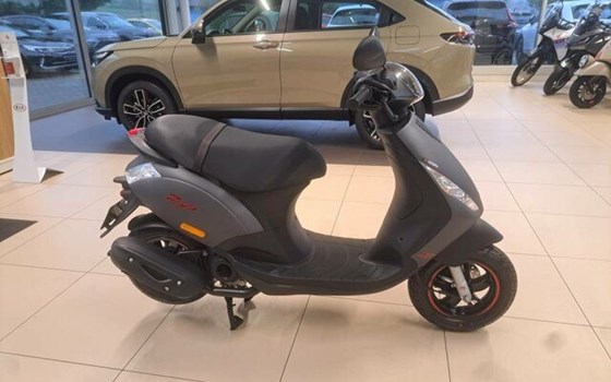Gebrauchtmotorrad Piaggio ZIP 50 - Bild 4