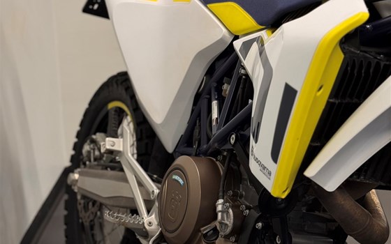 Gebrauchtmotorrad Husqvarna 701 Enduro - Bild 2