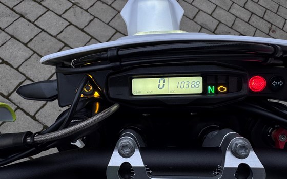 Gebrauchtmotorrad Husqvarna 701 Supermoto - Bild 10