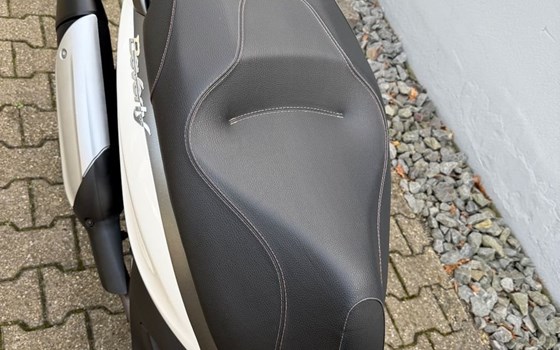 Gebrauchtmotorrad Piaggio Beverly 350ie Sport Touring - Bild 10