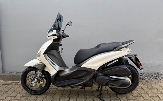 Gebrauchtmotorrad Piaggio Beverly 350ie Sport Touring - Bild 3