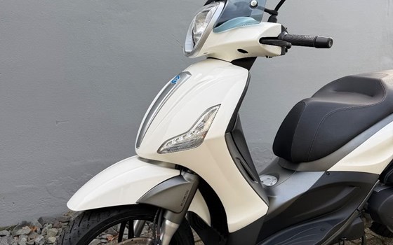 Gebrauchtmotorrad Piaggio Beverly 350ie Sport Touring - Bild 4