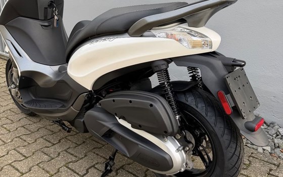 Gebrauchtmotorrad Piaggio Beverly 350ie Sport Touring - Bild 6