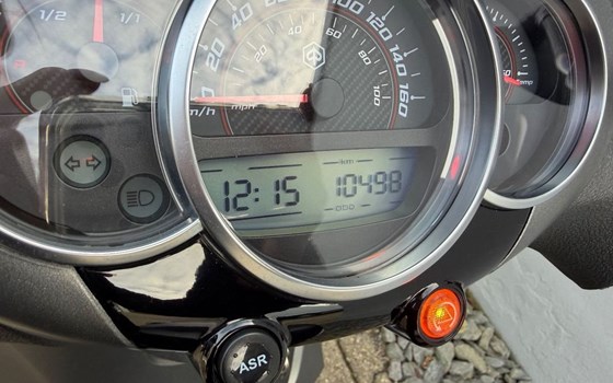 Gebrauchtmotorrad Piaggio Beverly 350ie Sport Touring - Bild 9