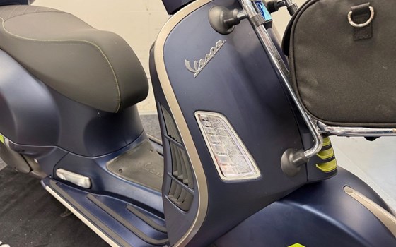 Gebrauchtmotorrad Vespa GTS 300 Super Tech - Bild 12