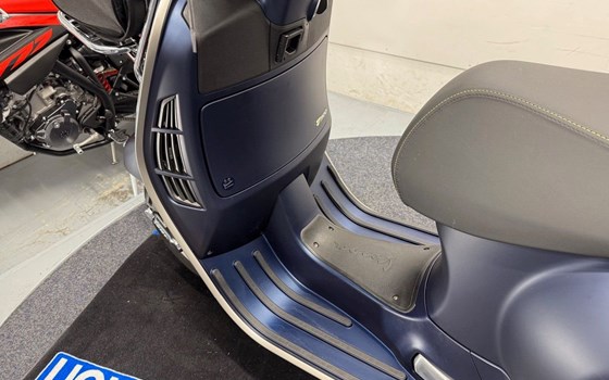 Gebrauchtmotorrad Vespa GTS 300 Super Tech - Bild 4