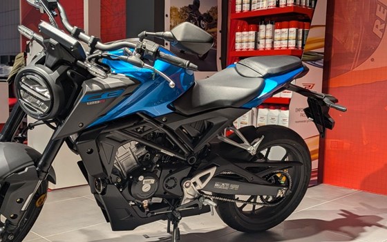 Gebrauchtmotorrad Honda CB125R - Bild 1