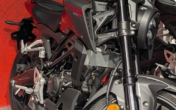 Gebrauchtmotorrad Honda CB125R - Bild 2