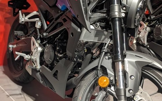 Gebrauchtmotorrad Honda CB125R - Bild 2