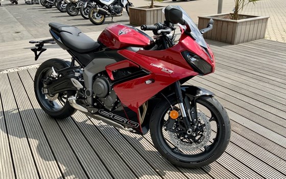 Gebrauchtmotorrad Triumph Daytona 660 - Bild 3