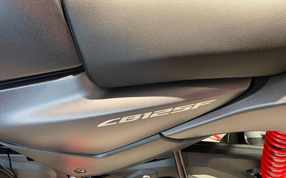 Gebrauchtmotorrad Honda CB125F - Bild 6