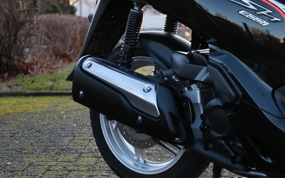 Gebrauchtmotorrad Honda SH300i - Bild 10