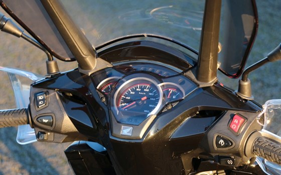 Gebrauchtmotorrad Honda SH300i - Bild 12