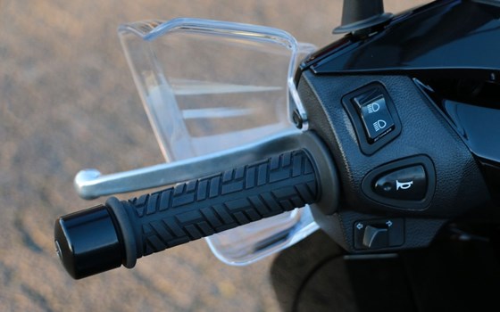 Gebrauchtmotorrad Honda SH300i - Bild 6