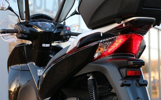 Gebrauchtmotorrad Honda SH300i - Bild 9