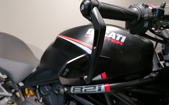 Gebrauchtmotorrad Ducati Monster 821 Stealth - Bild 9