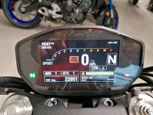 Ducati Monster 821 Stealth (schwarz) - Bild 10