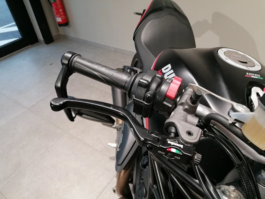 Ducati Monster 821 Stealth (schwarz) - Bild 8