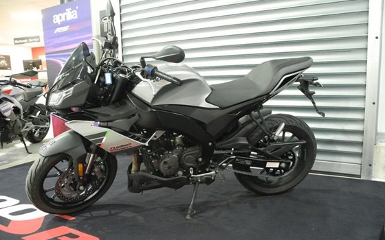 Gebrauchtmotorrad Aprilia Tuono 125 - Bild 2
