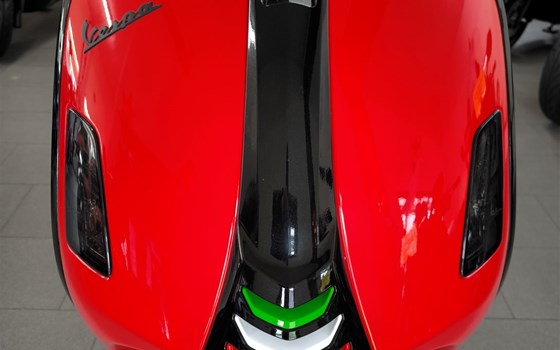 Gebrauchtmotorrad Vespa GTS 300 Super - Bild 11