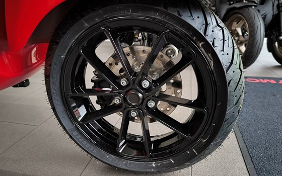 Gebrauchtmotorrad Vespa GTS 300 Super - Bild 13