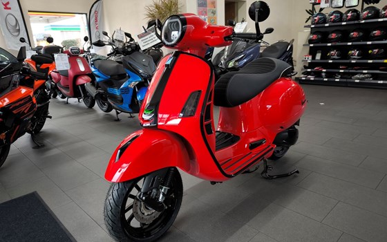 Gebrauchtmotorrad Vespa GTS 300 Super - Bild 1