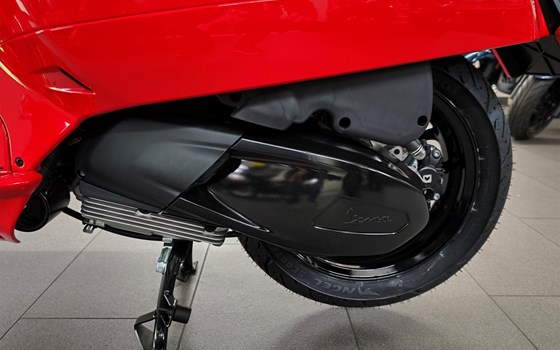 Gebrauchtmotorrad Vespa GTS 300 Super - Bild 24