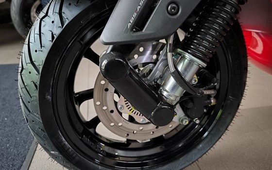 Gebrauchtmotorrad Vespa GTS 300 Super - Bild 26