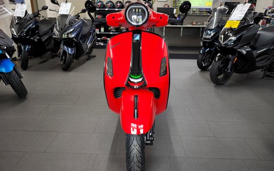 Gebrauchtmotorrad Vespa GTS 300 Super - Bild 3