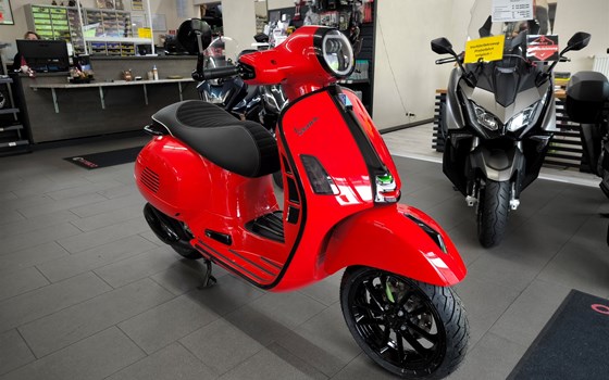 Gebrauchtmotorrad Vespa GTS 300 Super - Bild 4