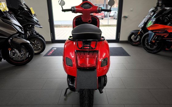 Gebrauchtmotorrad Vespa GTS 300 Super - Bild 7