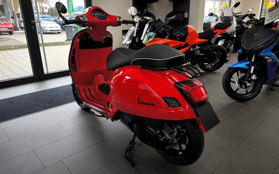 Gebrauchtmotorrad Vespa GTS 300 Super - Bild 8