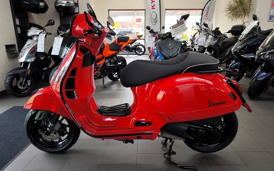 Gebrauchtmotorrad Vespa GTS 300 Super - Bild 9