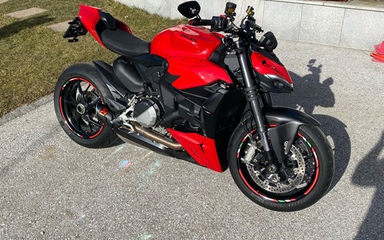 Gebrauchtmotorrad Ducati Streetfighter V2 - Bild 1