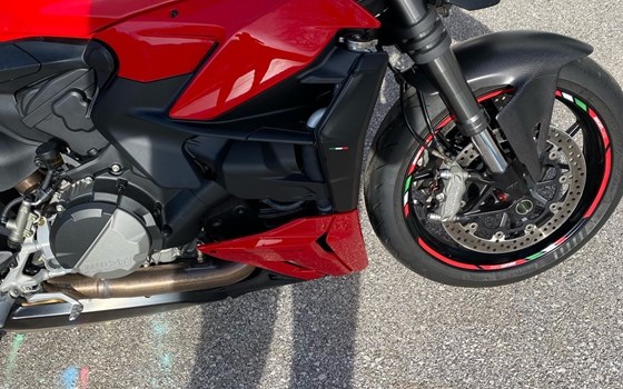Gebrauchtmotorrad Ducati Streetfighter V2 - Bild 3