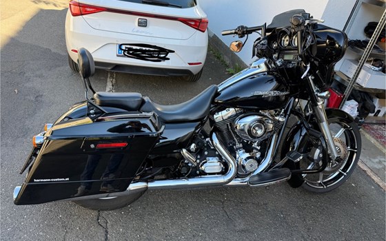 Gebrauchtmotorrad Harley-Davidson Street Glide FLHX - Bild 1